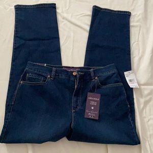 New with tag. Women’s size 10 short Gloria Vanderbilt “Amanda” denim jeans